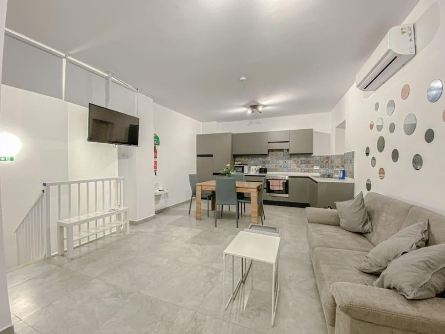 Designer Duplex Penthouse In Floriana Apartment Екстериор снимка