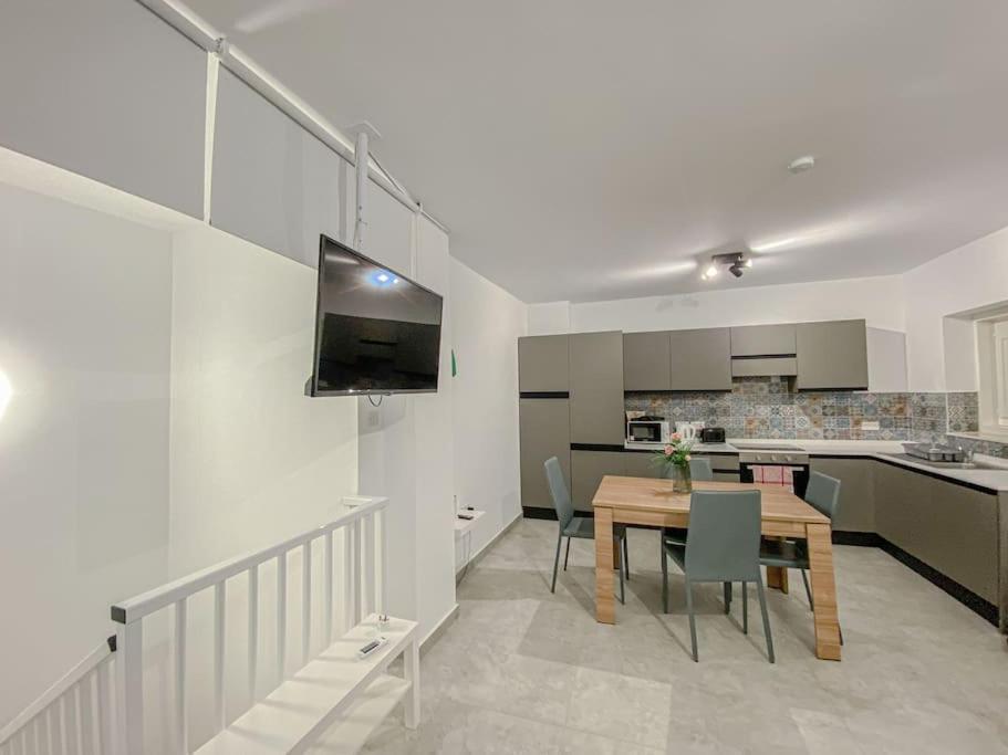 Designer Duplex Penthouse In Floriana Apartment Екстериор снимка