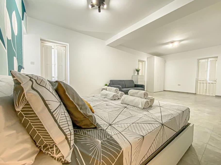 Designer Duplex Penthouse In Floriana Apartment Екстериор снимка